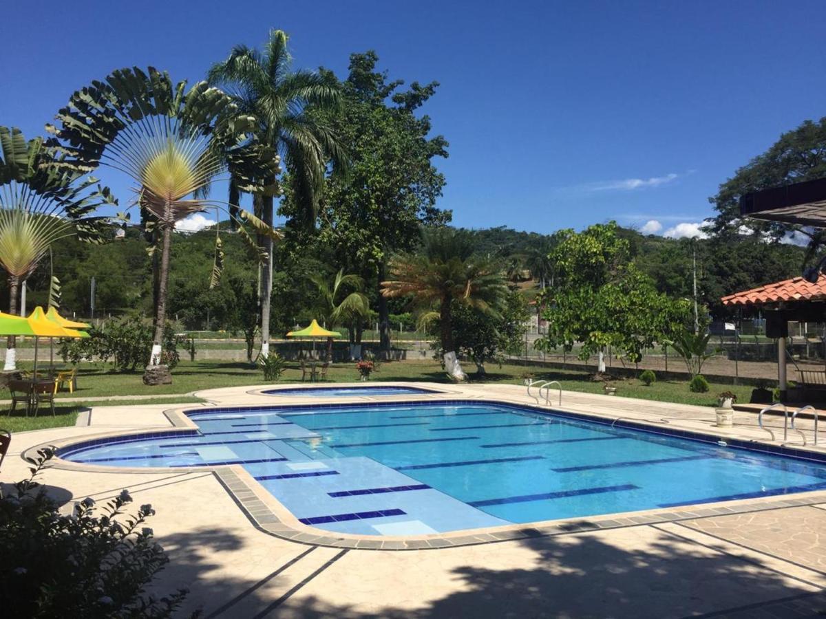 לה פינטדה Finca Hotel Pinares מראה חיצוני תמונה